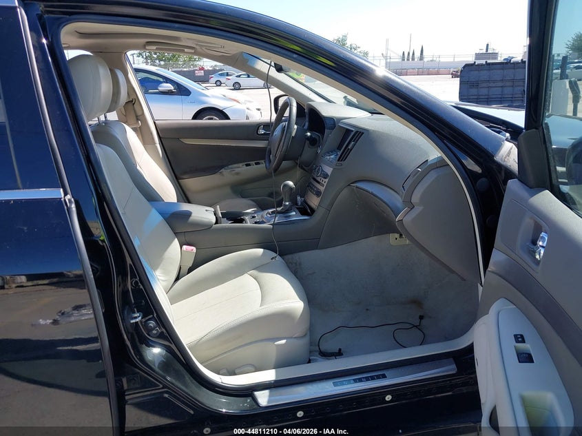 2012 Infiniti G37 Journey