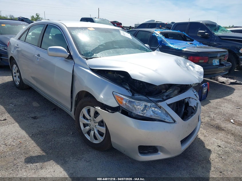 2011 TOYOTA CAMRY LE