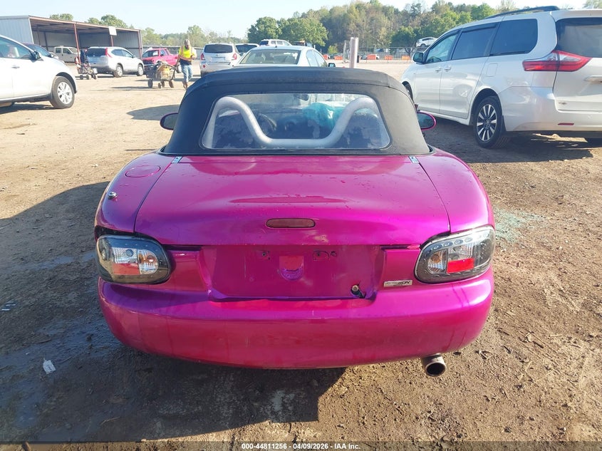 1999 Mazda Mx-5 Miata Leather Pkg/Popular Equipment Pkg/Sports Pkg/Touring Pkg VIN: JM1NB3533X0108319 Lot: 44811256