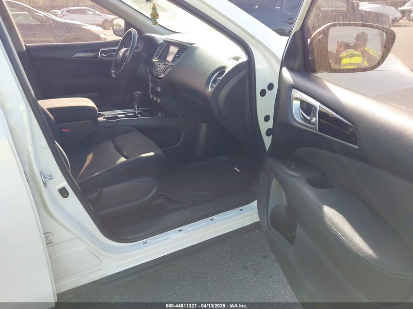 2017 Nissan Pathfinder Sv