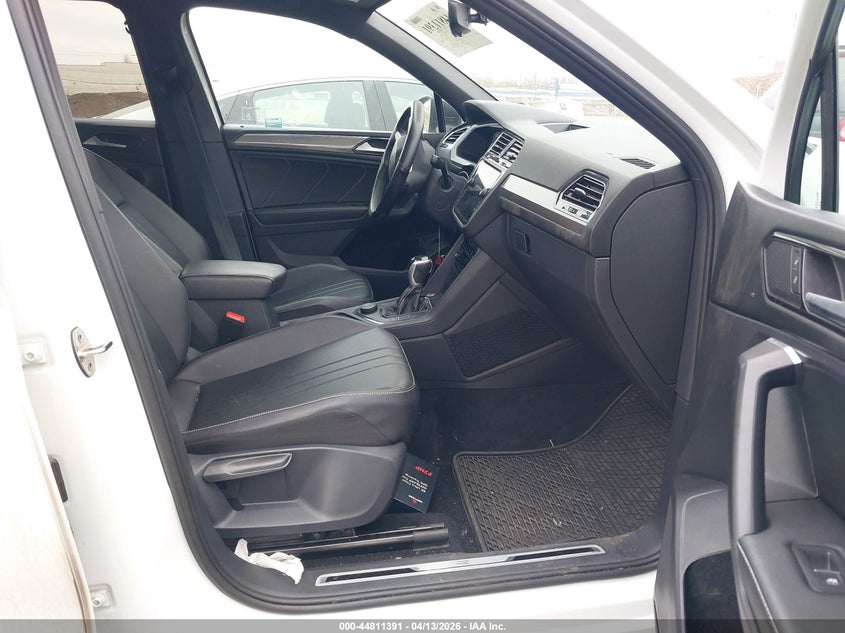 2022 Volkswagen Tiguan 2.0T Se R-Line Black