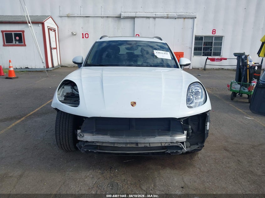 WP1AA2A5XHLB04768 2017 Porsche Macan 2.0 white