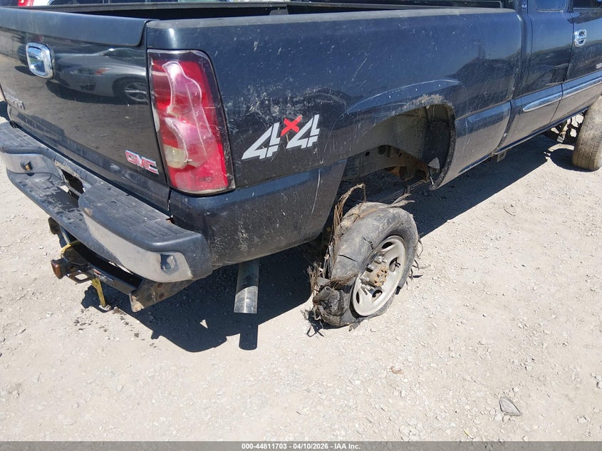 2005 GMC Sierra 2500Hd Sle VIN: 1GTHK29U15E129647 Lot: 44811703