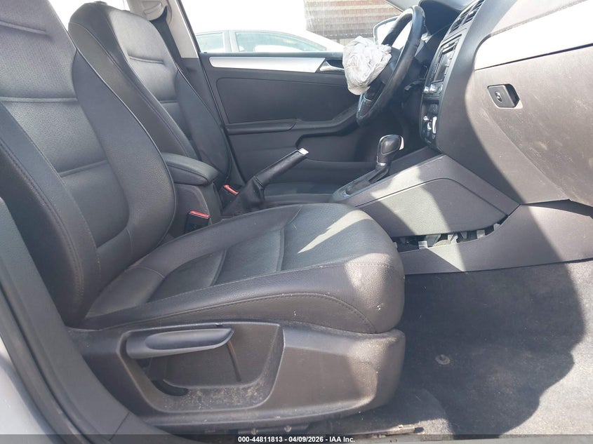 2011 VOLKSWAGEN JETTA auction photo 5