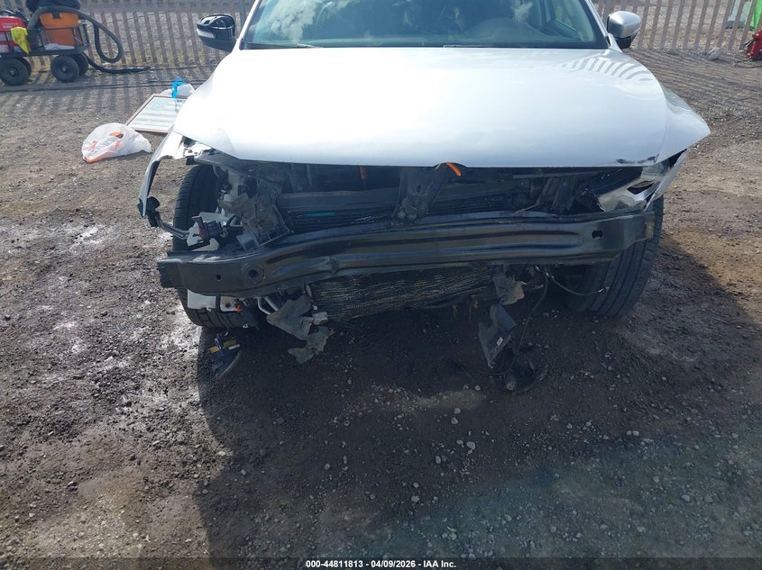 2011 VOLKSWAGEN JETTA auction photo 6