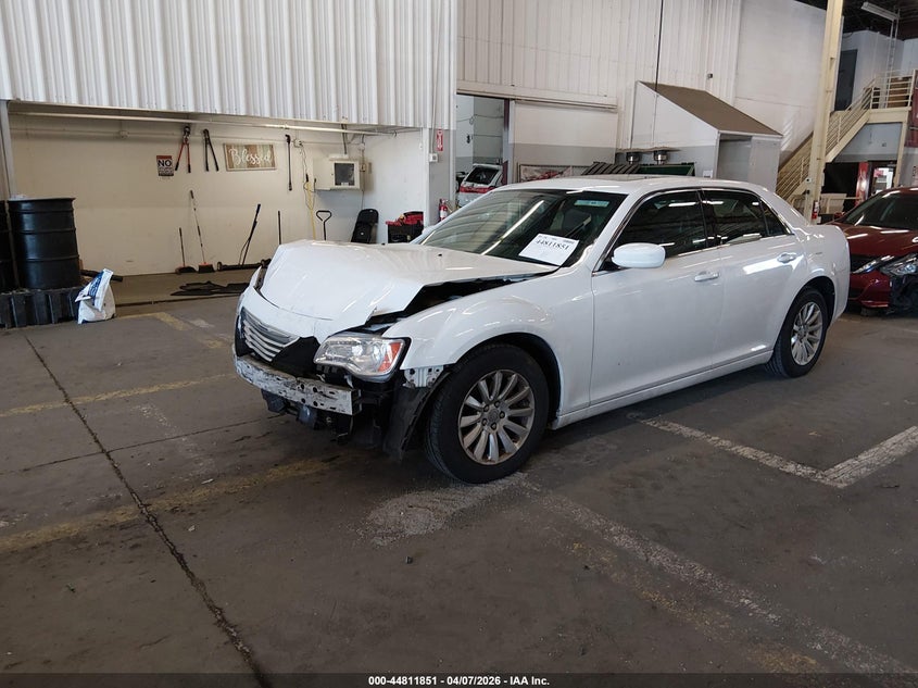 Vin: 2c3ccaag2eh380536, lot: 45309117, chrysler 300 20142