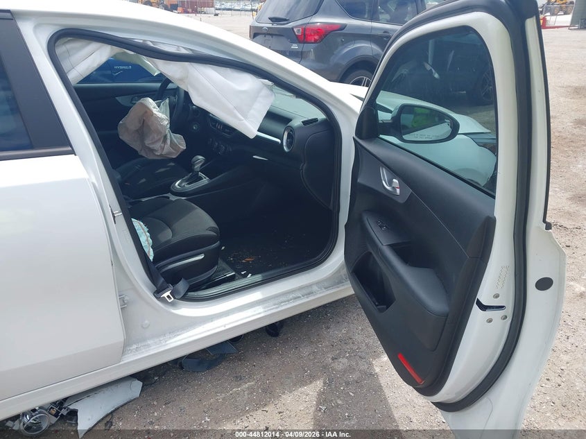 2023 Kia Forte 2.0 Lxs white Lot 111044812014 Vin 3KPF24AD2PE577661
