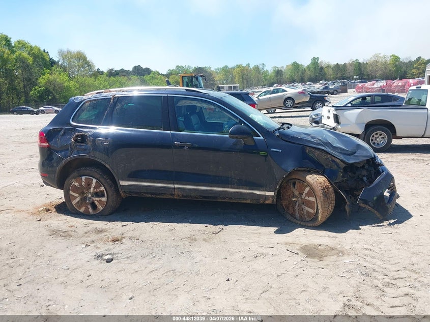 2014 Volkswagen Touareg X VIN: WVGEP9BP6ED011810 Lot: 44812039