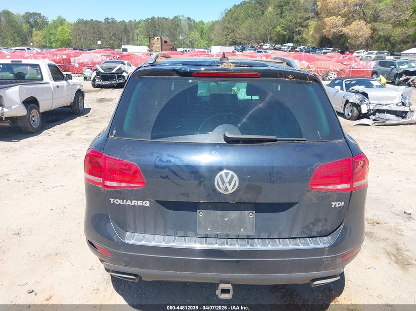 2014 Volkswagen Touareg X VIN: WVGEP9BP6ED011810 Lot: 44812039