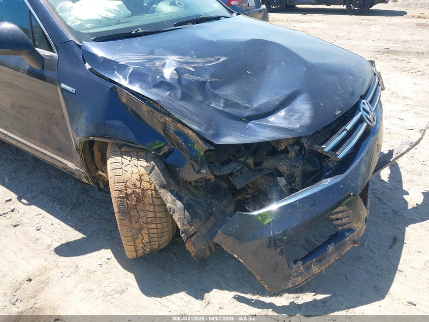 2014 Volkswagen Touareg X VIN: WVGEP9BP6ED011810 Lot: 44812039