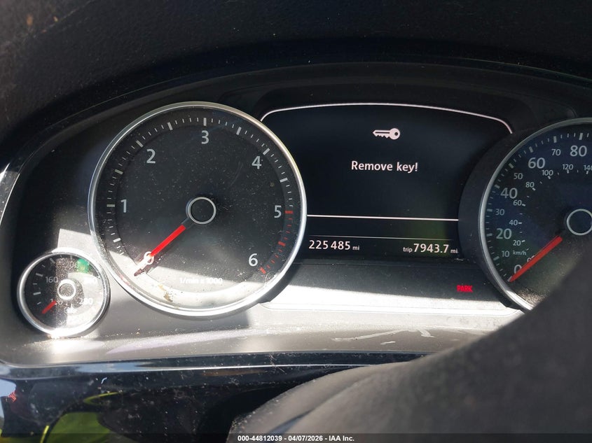 2014 Volkswagen Touareg X VIN: WVGEP9BP6ED011810 Lot: 44812039