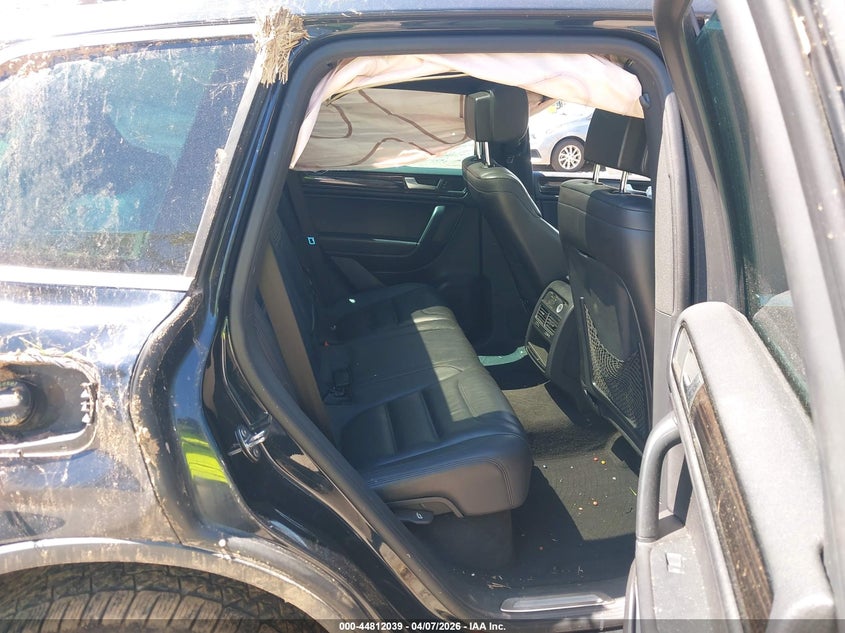 2014 Volkswagen Touareg X VIN: WVGEP9BP6ED011810 Lot: 44812039