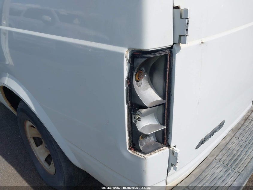 2001 Chevrolet Astro VIN: 1GCDM19W81B156070 Lot: 44812067