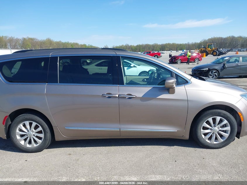 CHRYSLER PACIFICA - zdjęcie 13