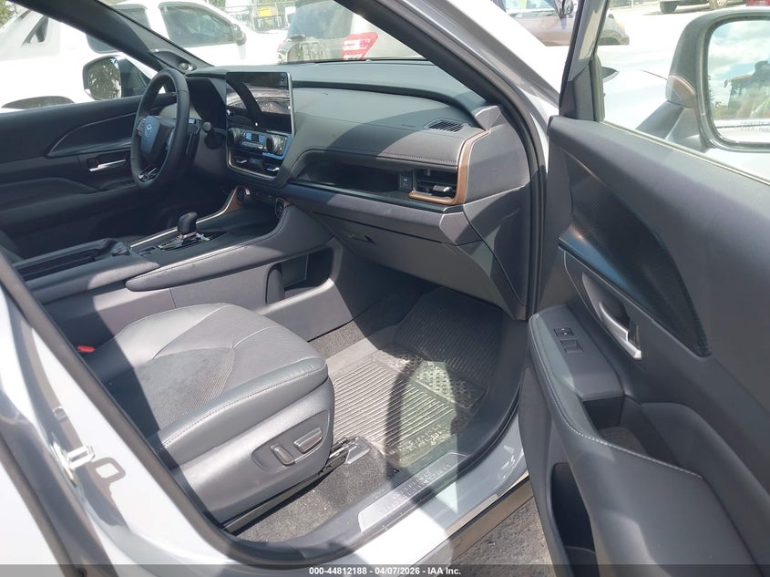 2025 Toyota Grand Highlander Hybrid Platinum Max