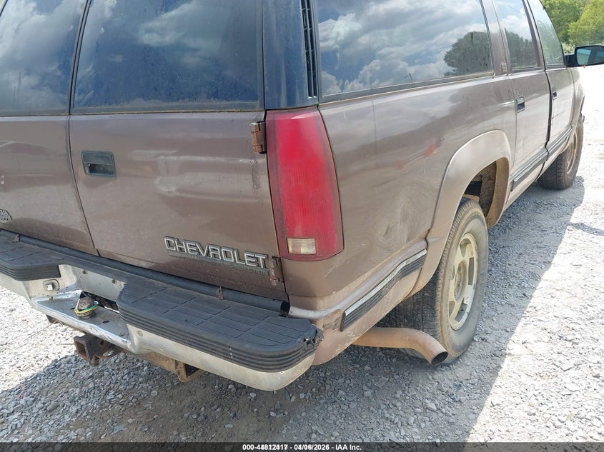 1994 Chevrolet Suburban K1500 VIN: 1GNFK16K1RJ397882 Lot: 44812417