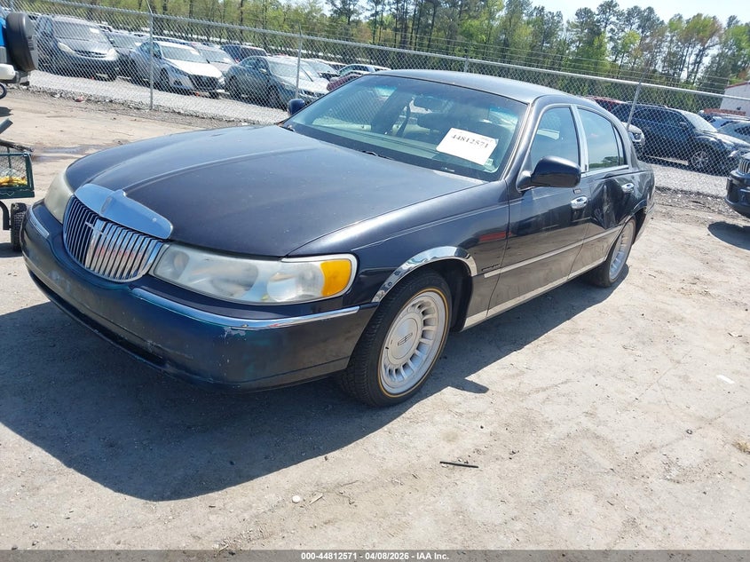 1999 Lincoln Town Car Executive