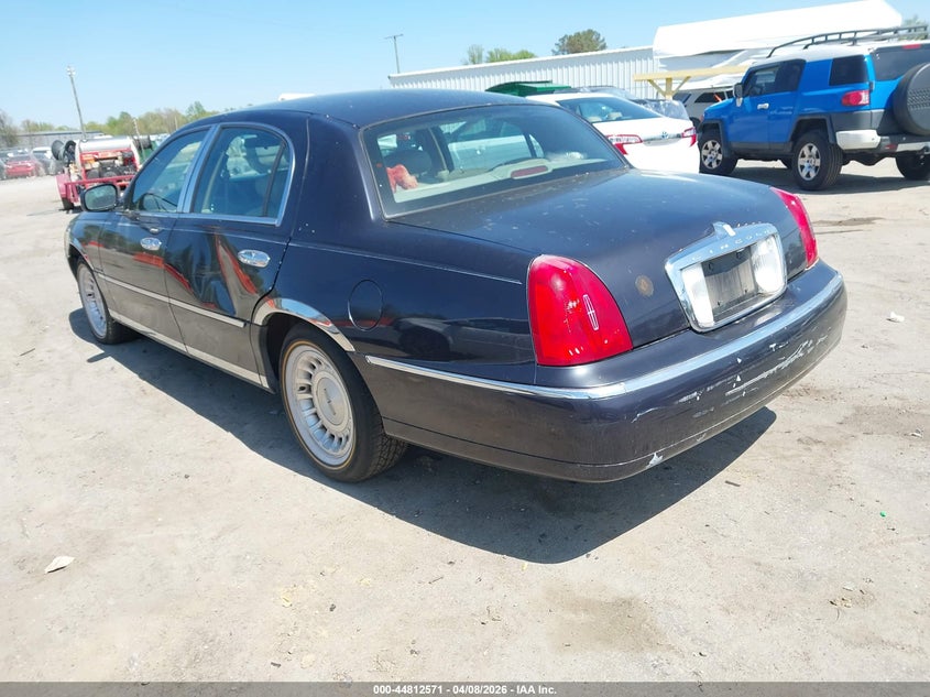 1999 Lincoln Town Car Executive