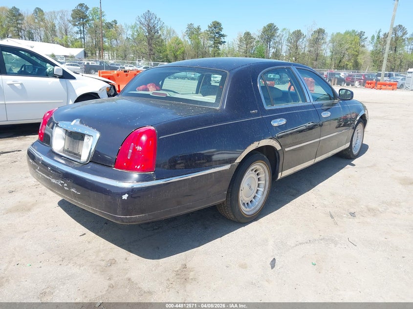 1999 Lincoln Town Car Executive