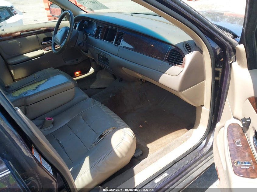 1999 Lincoln Town Car Executive