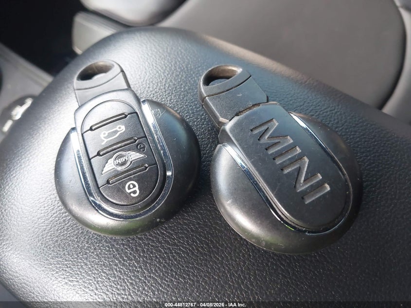 2017 Mini Countryman Cooper S VIN: WMZYT3C31H3D98138 Lot: 44812767