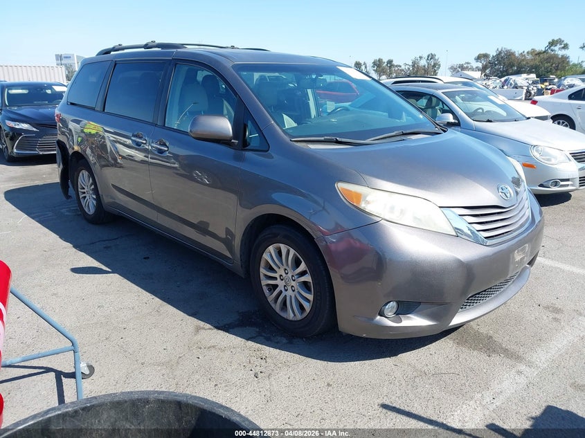 2017 Toyota Sienna Xle 8 Passenger