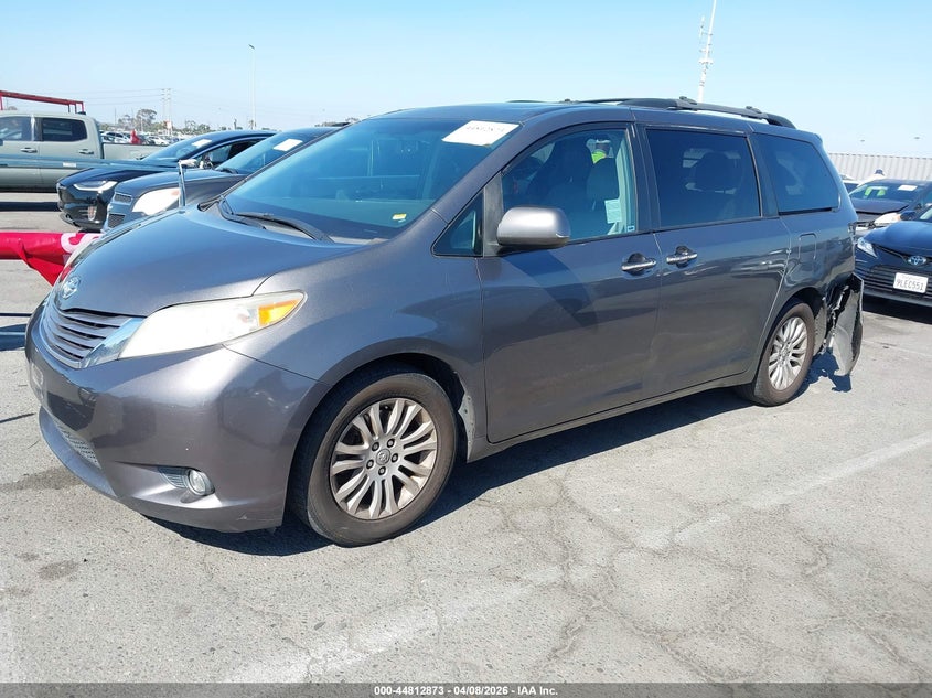 2017 Toyota Sienna Xle 8 Passenger