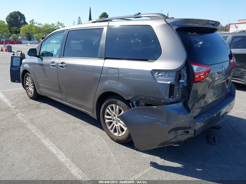 2017 Toyota Sienna Xle 8 Passenger