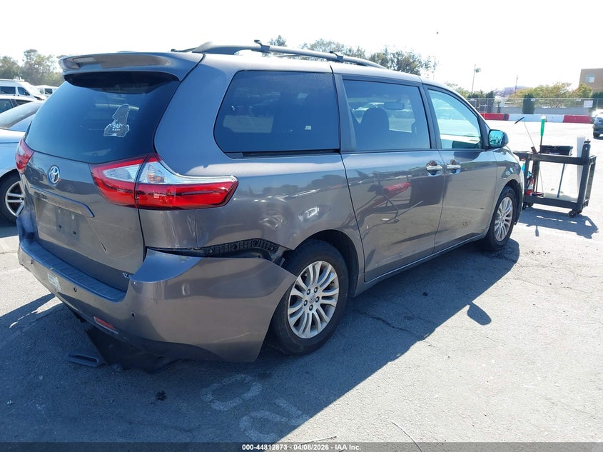 2017 Toyota Sienna Xle 8 Passenger