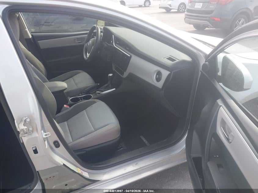 2017 Toyota Corolla 1.8 Le silver Lot 111044812897 Vin 5YFBURHE8HP717152