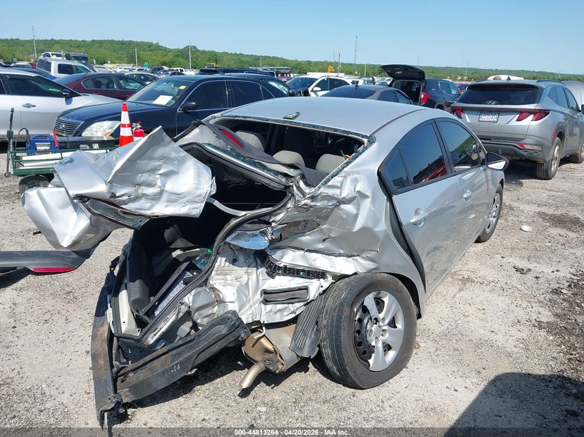 2016 KIA FORTE auction photo 4