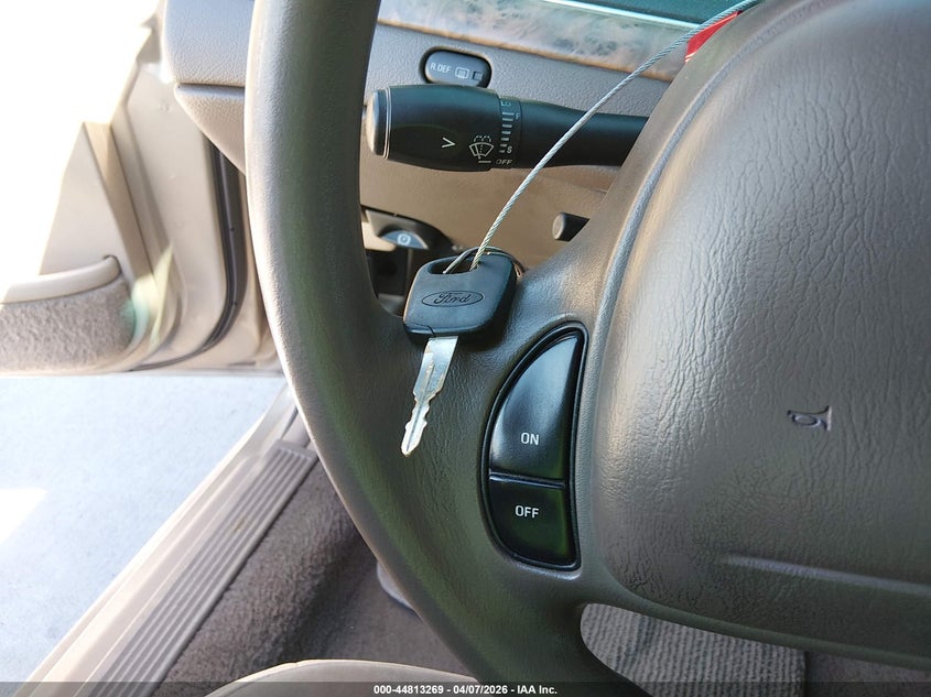 1999 Ford Crown Victoria VIN: 2FAFP73W9XX177226 Lot: 44813269