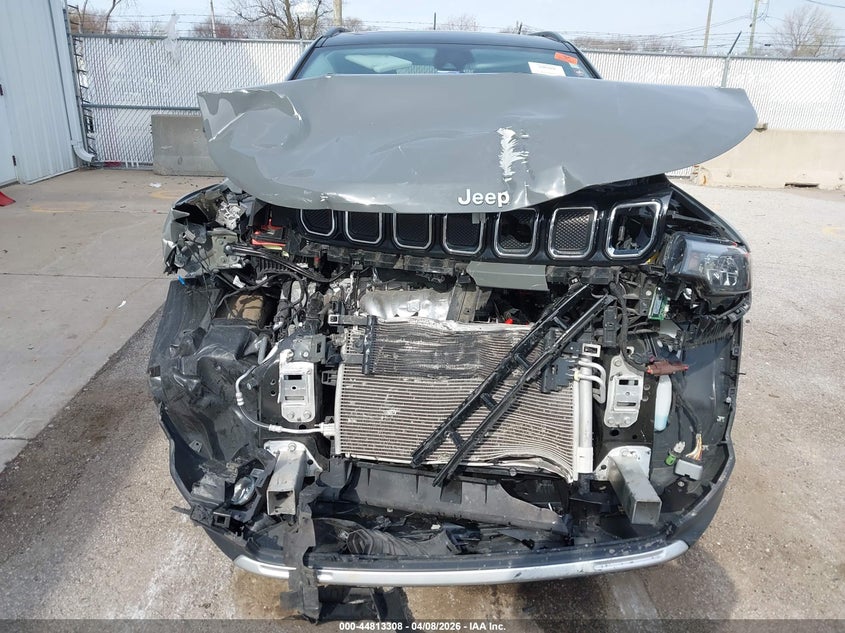 3C4NJDCB8NT161780 2022 Jeep Compass 2.4 Limited 4X4 grey