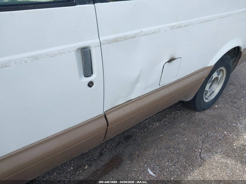 2000 Chevrolet Astro VIN: 1GNDM19W4YB154818 Lot: 44814069