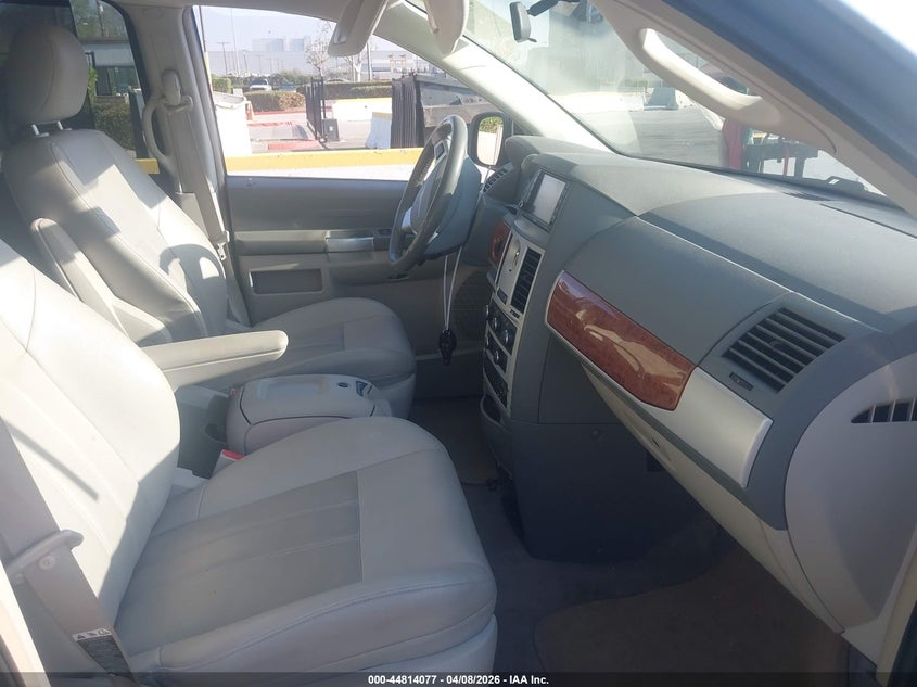 2008 Chrysler Town & Country Touring