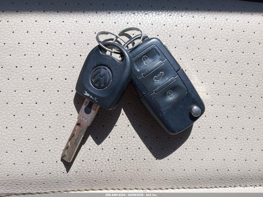 2008 Volkswagen Eos Komfort/Turbo VIN: WVWAA71F28V010511 Lot: 44814334