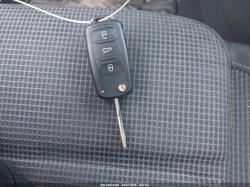 2011 Volkswagen Golf 2.5L 2-Door VIN: WVWAB7AJ1BW215692 Lot: 44814388