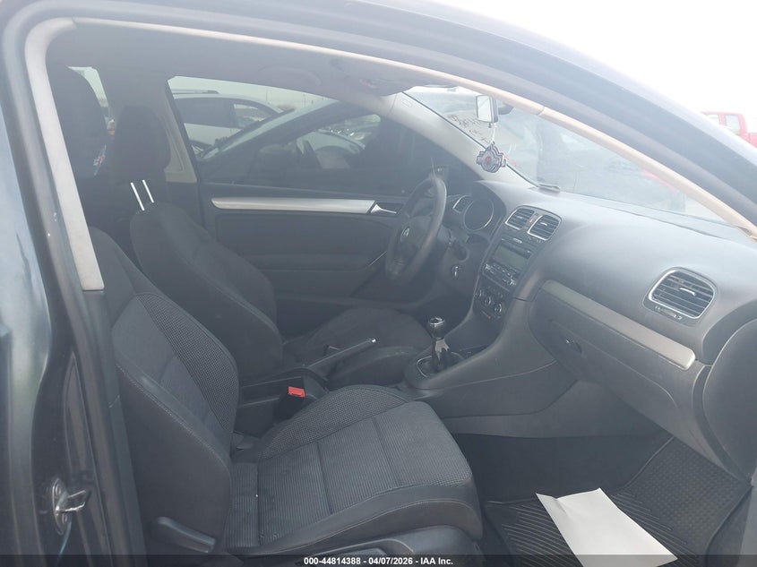 2011 Volkswagen Golf 2.5L 2-Door