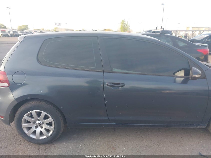 2011 Volkswagen Golf 2.5L 2-Door VIN: WVWAB7AJ1BW215692 Lot: 44814388