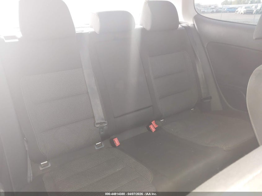 2011 Volkswagen Golf 2.5L 2-Door VIN: WVWAB7AJ1BW215692 Lot: 44814388