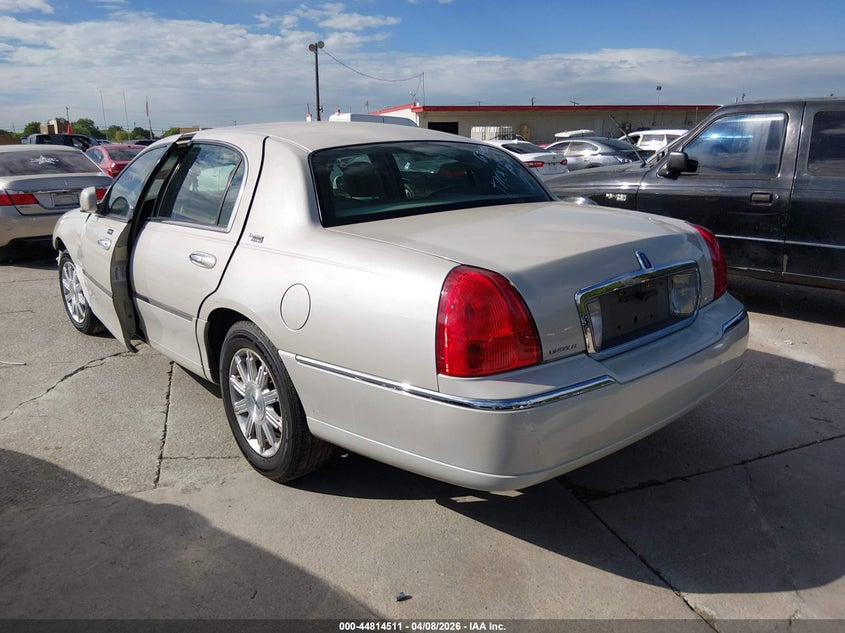 2007 Lincoln Town Car Signature Limited