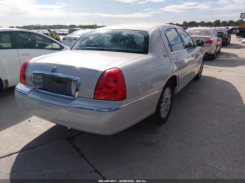 2007 Lincoln Town Car Signature Limited