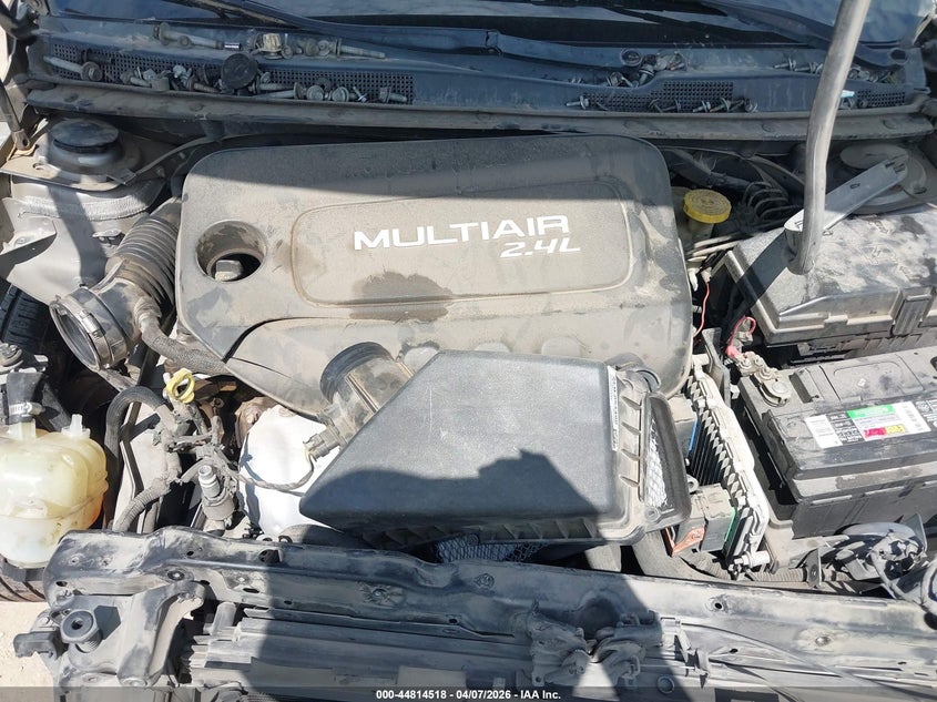 2015 CHRYSLER 200 LIMITED · Фото 10