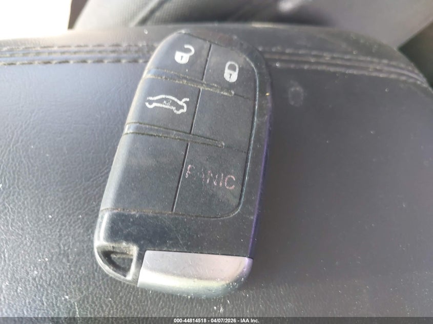 2015 CHRYSLER 200 LIMITED · Фото 11