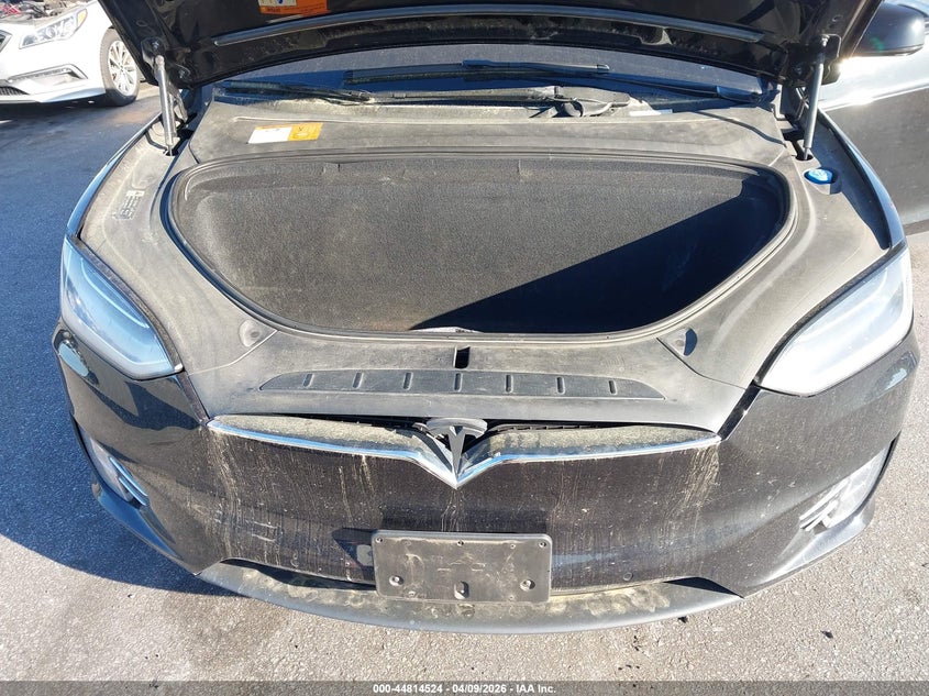 2017 Tesla Model X 100D/75D/90D VIN: 5YJXCBE27HF060964 Lot: 44814524