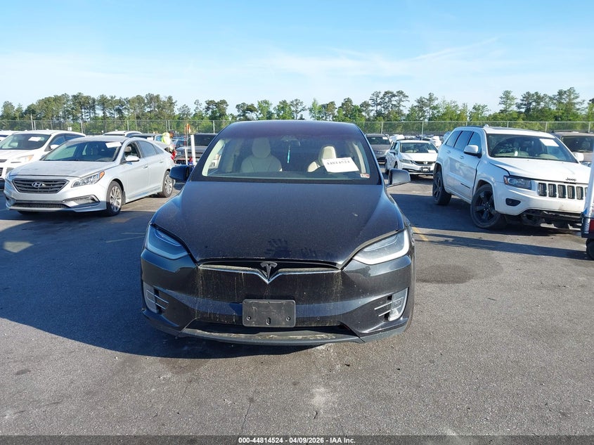 2017 Tesla Model X 100D/75D/90D VIN: 5YJXCBE27HF060964 Lot: 44814524