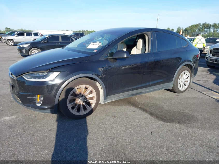 Vin: 5yjxcbe27hf060964, lot: 45311796, tesla model x 20172