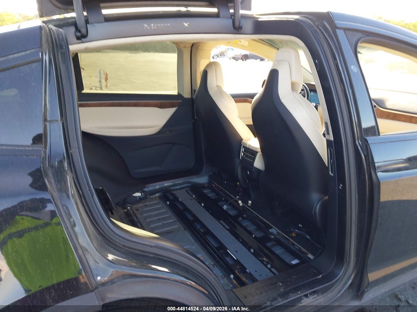 2017 Tesla Model X 100D/75D/90D VIN: 5YJXCBE27HF060964 Lot: 44814524