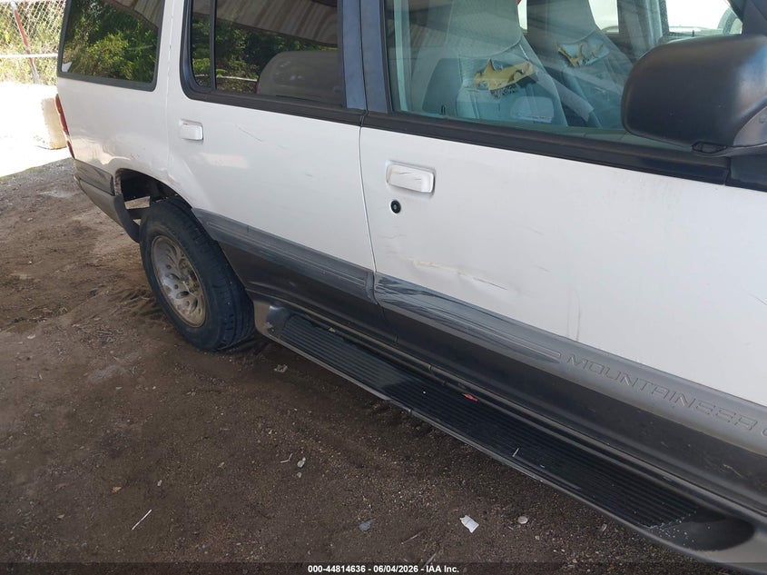 1998 Mercury Mountaineer VIN: 4M2ZU52P2WUJ10272 Lot: 44814636