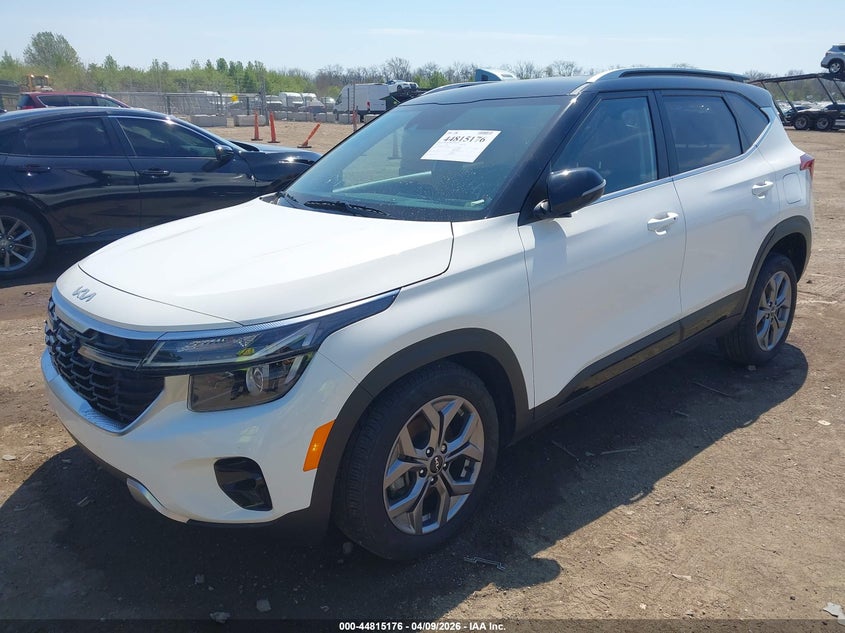 2024 Kia Seltos 2.0 white Lot 111044815176 Vin KNDEUCAA7R7637474